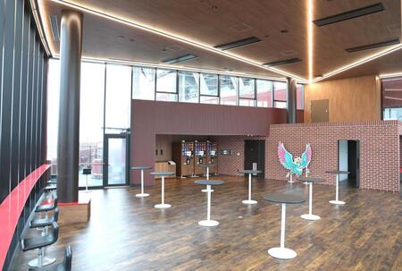 マツダスタジアム内のラウンジ全景