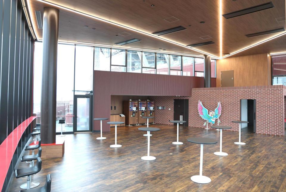 マツダスタジアム内のラウンジ全景