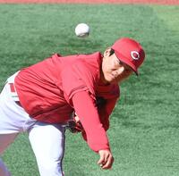 力投する栗林（撮影・園田高夫）