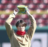 入念にキャッチボールする森下（撮影・北村雅宏）