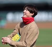 ボールをこねる森下（撮影・北村雅宏）