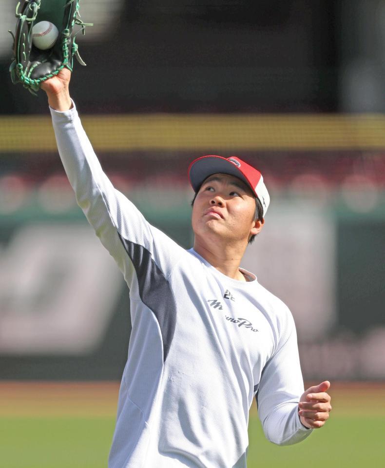 入念にキャッチボールする高（撮影・北村雅宏）