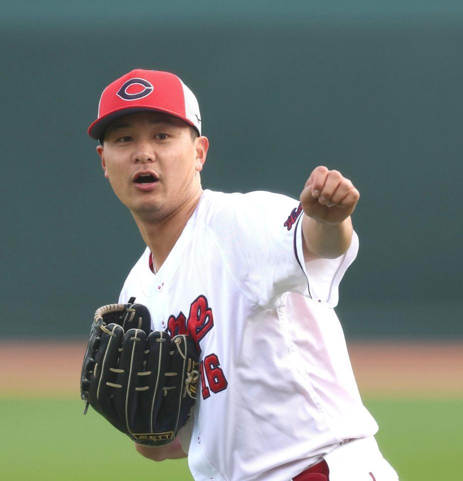 入念にキャッチボールする森（撮影・北村雅宏）