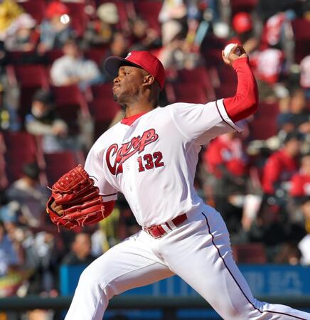 ９回から登板するアリア（撮影・北村雅宏）