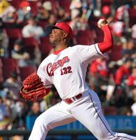 ９回から登板するアリア（撮影・北村雅宏）