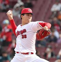 ７回から登板し力投する赤木（撮影・西田忠信）