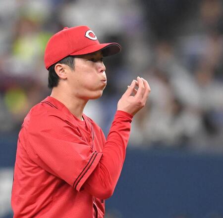 ３回、先制を許し、頬をふくらます森下（撮影・飯室逸平）