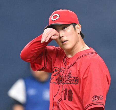 ３回、２点目を奪われ、悔しそうに汗をぬぐう森下（撮影・飯室逸平）