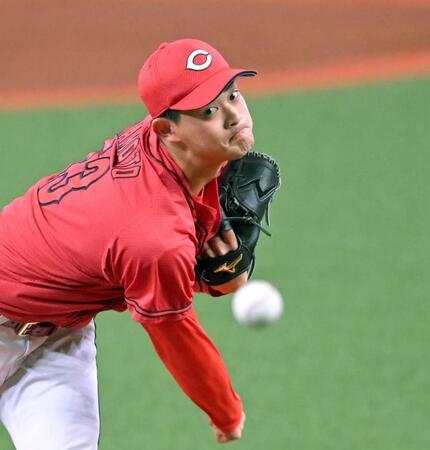 　オリックス打線相手に力投する岡本