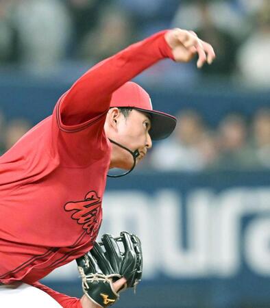 ７回、好リリーフをみせた斉藤汰（撮影・飯室逸平）　