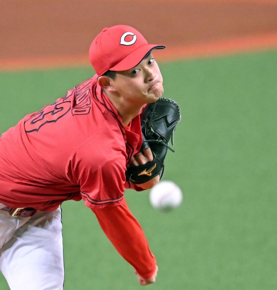 　オリックス打線相手に力投する岡本