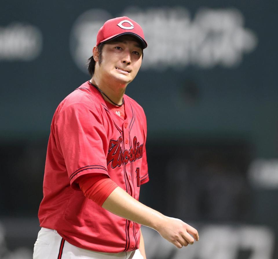 ３回、同点に追い付かれ、ベンチに引き揚げる床田（撮影・北村雅宏）