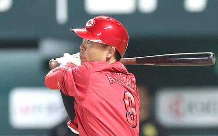 ７回、ソロを放つ秋山（撮影・北村雅宏）