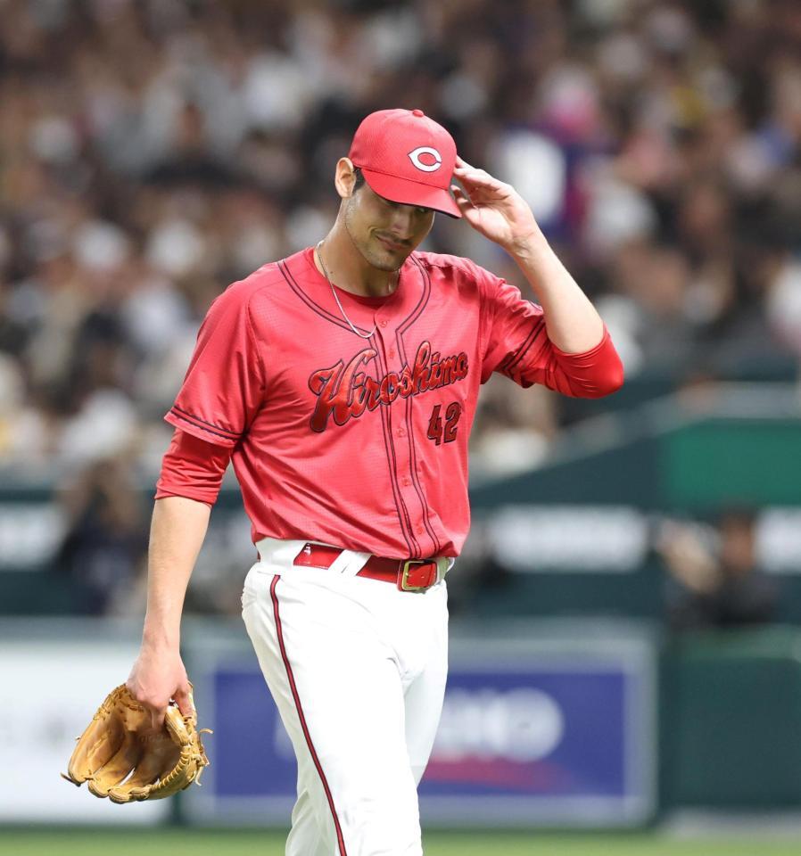 ３回、追加点を許してベンチに戻るターノック（撮影・北村雅宏）