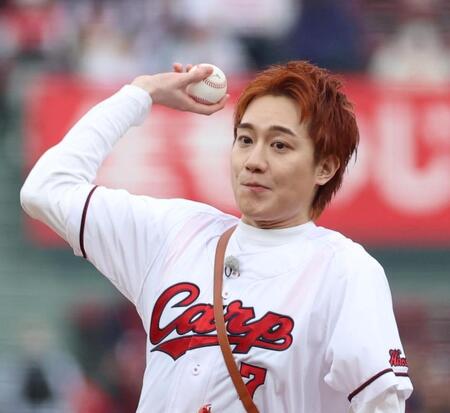 始球式を務めるＩＭＰ・椿泰我（撮影・北村雅宏）
