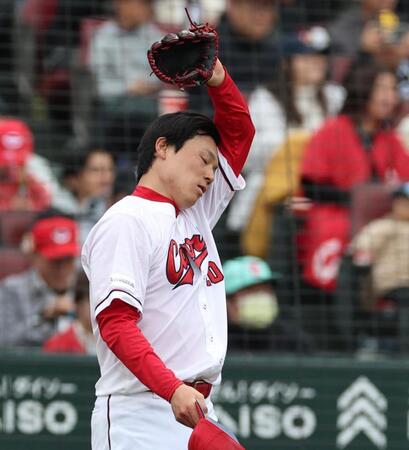 ２回、栗原に同点となる適時打を浴びた栗林（撮影・北村雅宏）