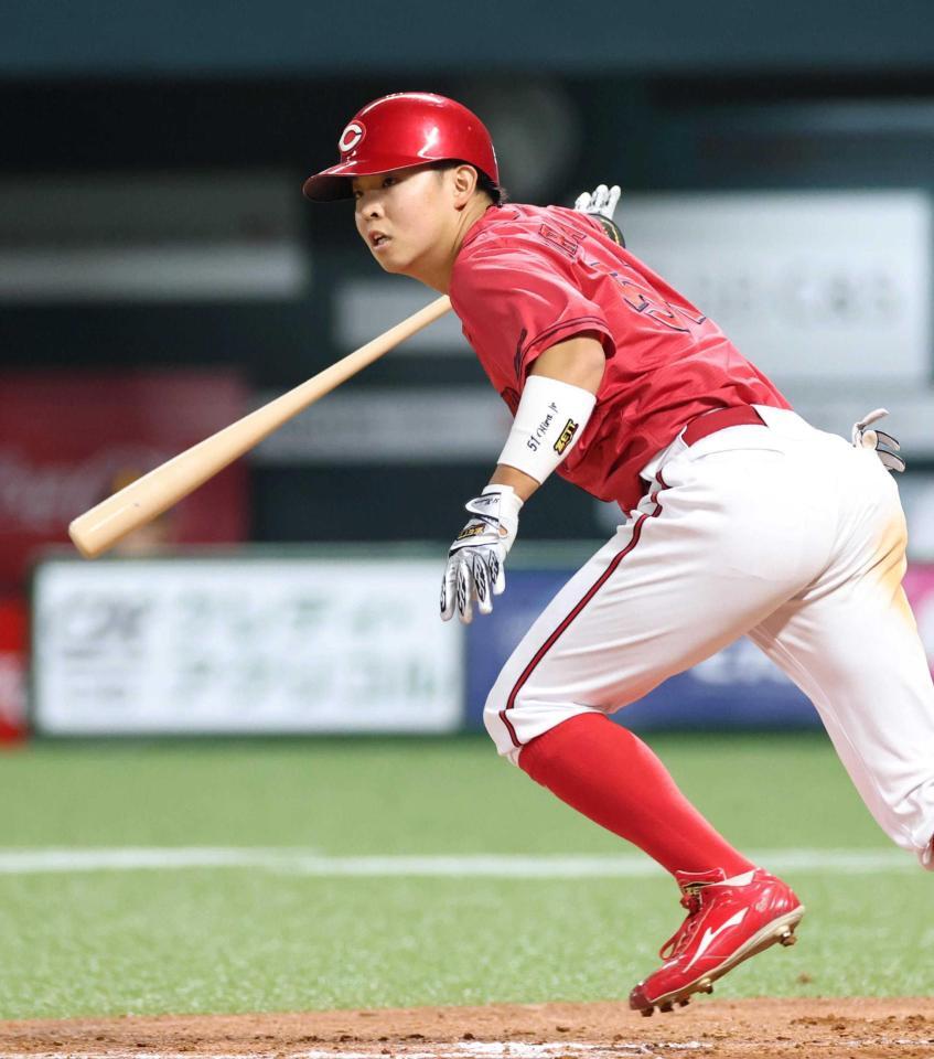 ５回、左前打を放つ平川（撮影・北村雅宏）