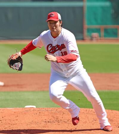 守備練習でマウンドを駆け降りる床田（撮影・北村雅宏）