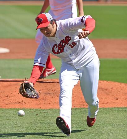 守備練習に励む床田（撮影・北村雅宏）