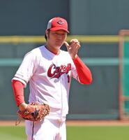 守備練習に励む床田（撮影・北村雅宏）