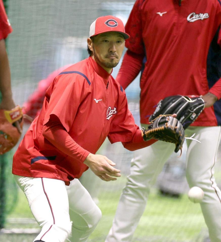 ノックを受ける菊池