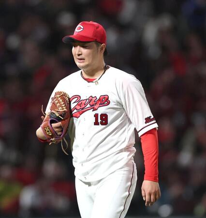 ２回、先制点を失い、ベンチに戻る床田（撮影・北村雅宏）