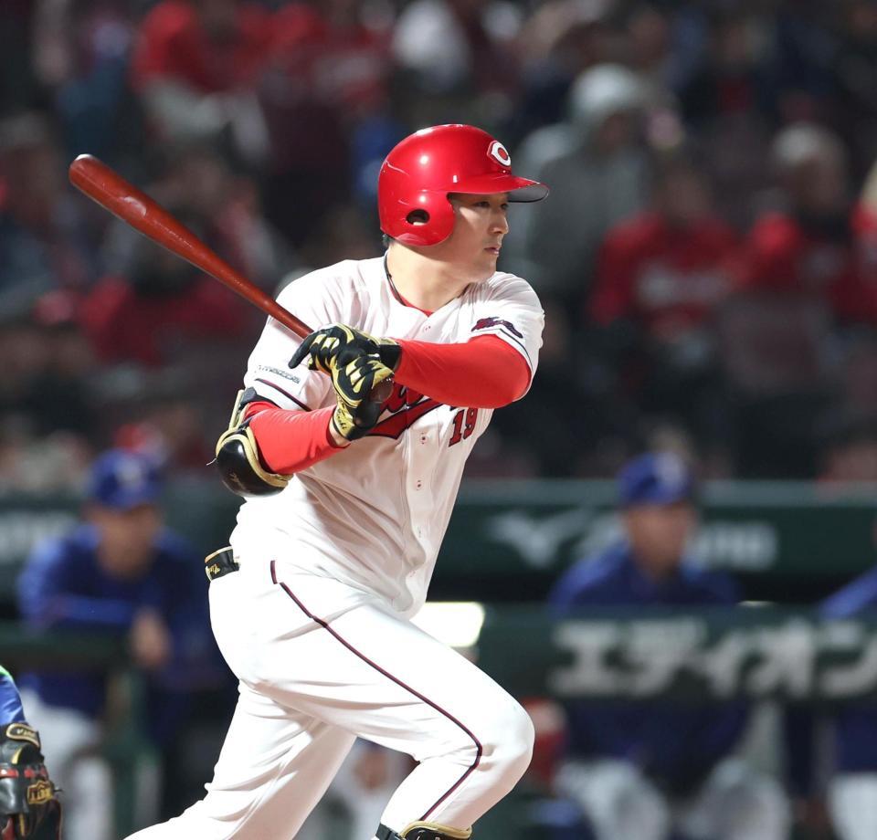 ３回、右前打を放つ床田（撮影・北村雅宏）