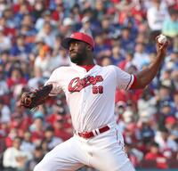 ８回途中から登板するハーン（撮影・北村雅宏）