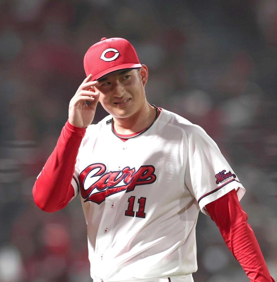 ６回、ピンチを無失点で抑え、ベンチに戻る斉藤汰