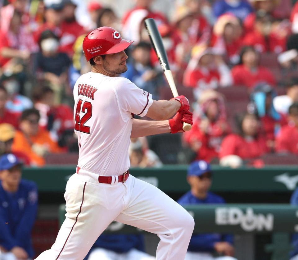 ６回、二塁打を放つターノック（撮影・北村雅宏）