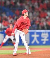 ４回、ソロを打たれ打球を見つめる森下（撮影・開出牧）