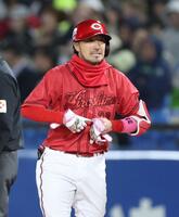 ５回、安打を放った菊池（撮影・石井剣太郎）