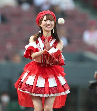 キャッチボールを行う藤本冬香（撮影・北村雅宏）