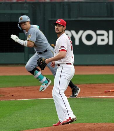 １回、佐藤輝に先制適時打を許すターノック（撮影・山口登）