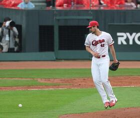 広島　ターノックがまさかのボーク　ぬかるむマウンドで滑ったか　ボールをリリースできず一回転→ピンチ広げる
