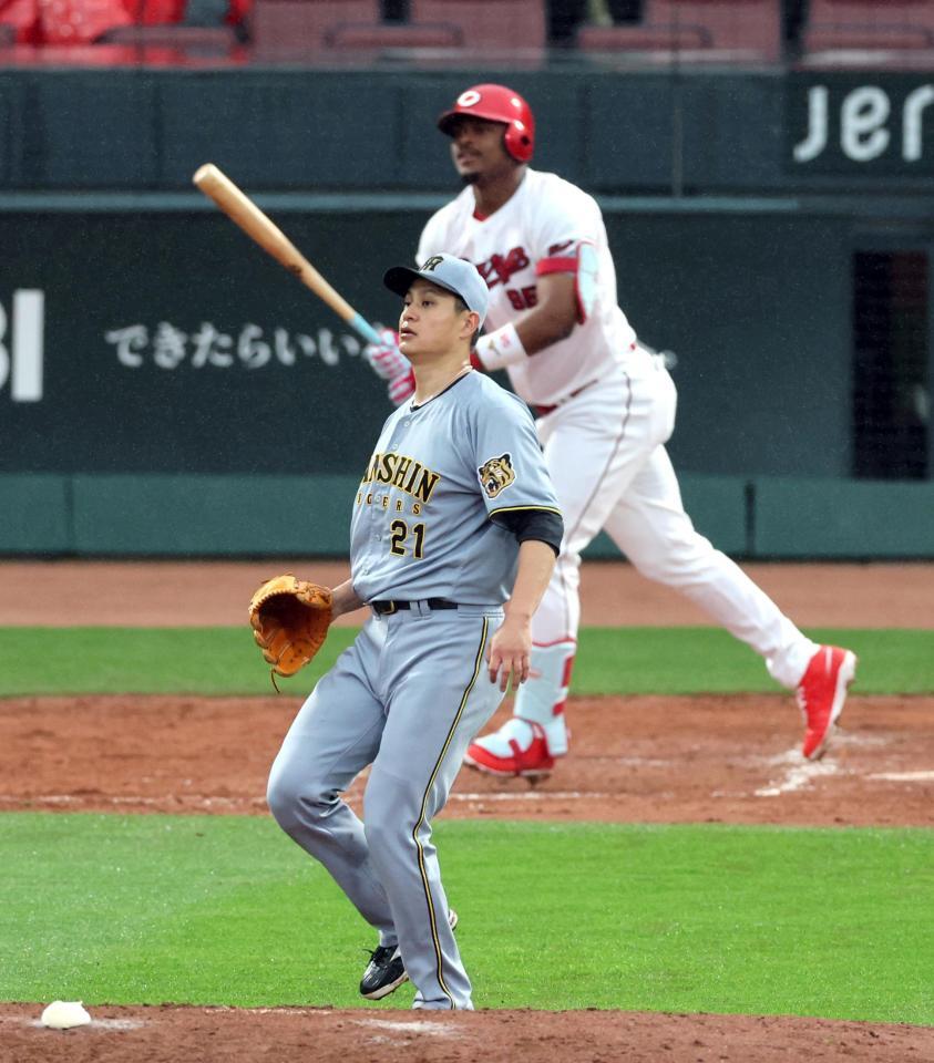 ４回、モンテロに勝ち越し犠飛を許す大竹（撮影・山口登）