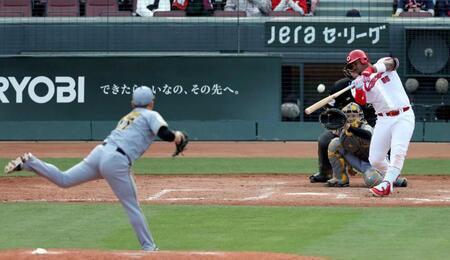 ９回、桐敷（左）からサヨナラソロを放つモンテロ（撮影・山口登）　