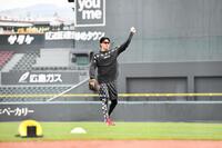 キャッチボールを行う床田（撮影・畠山賢大）