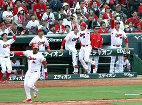 広島・新井監督 モンテロ劇弾「一生懸命やっている。どこかで出したいと思っていた」「彼の長打は魅力」【一問一答】