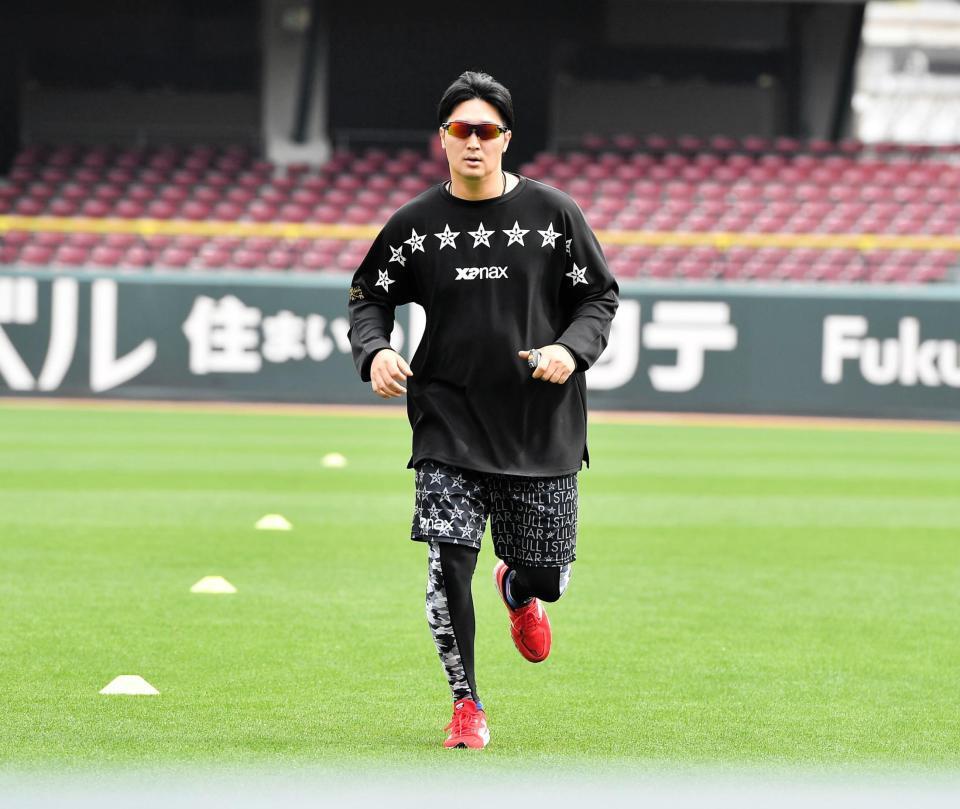 ランニングで調整する床田（撮影・畠山賢大）