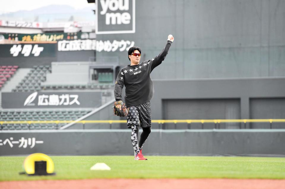 キャッチボールを行う床田（撮影・畠山賢大）