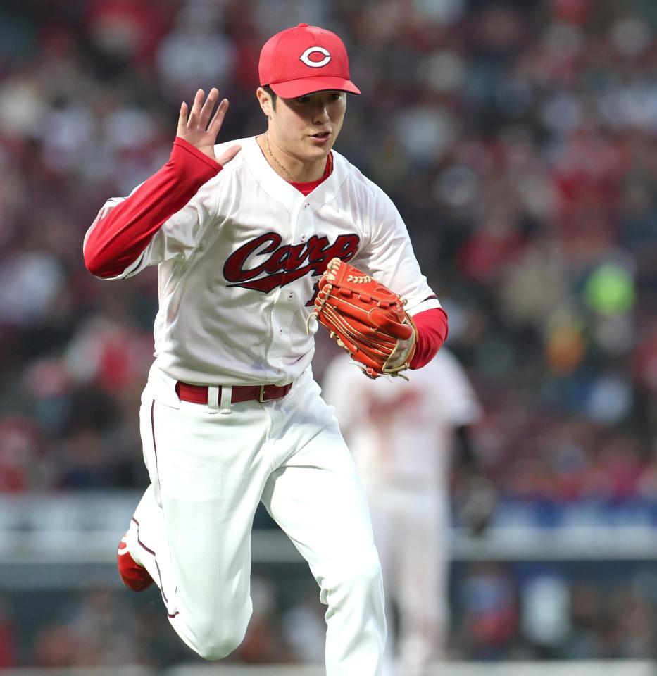 ３回、中山のゴロを捕り、一塁ベースに駆け込む森下（撮影・北村雅宏）