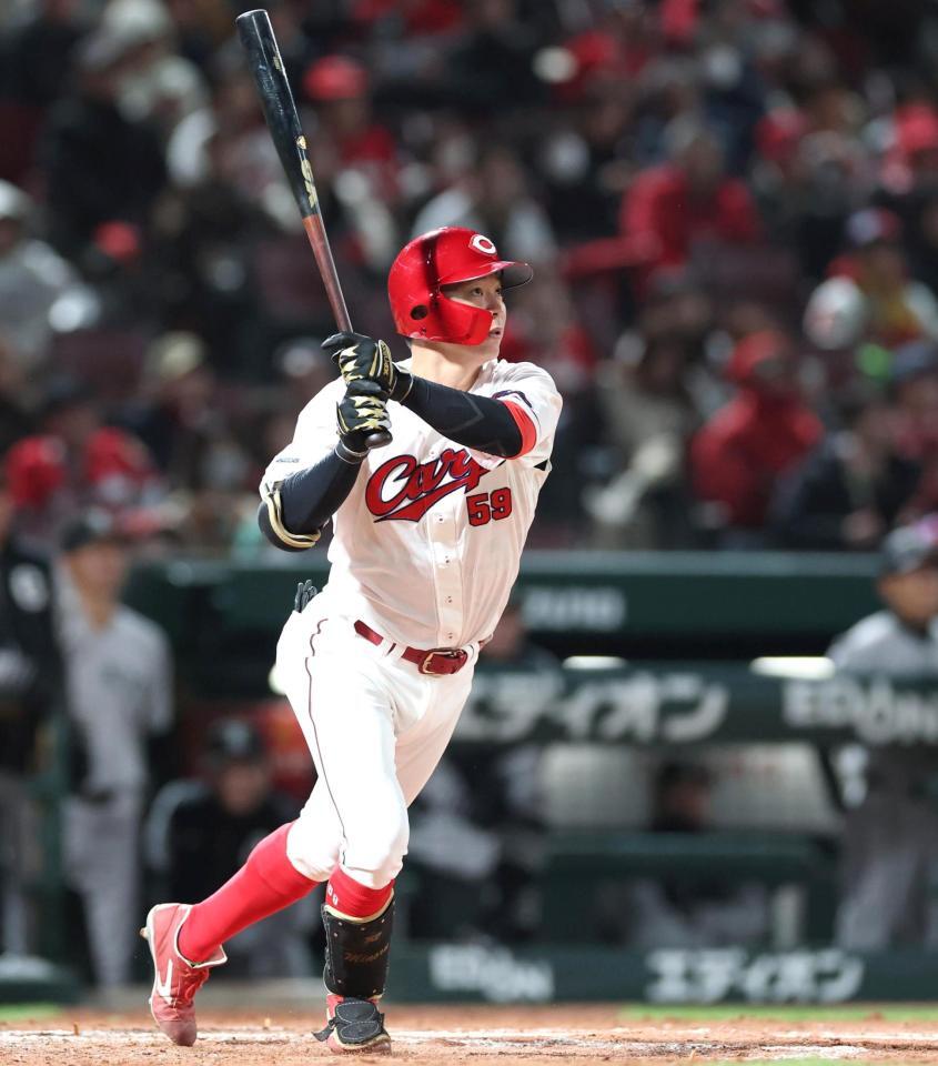 ５回、２ランを放つ大盛（撮影・北村雅宏）