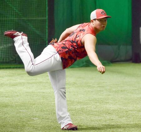 キャッチボールを行う工藤