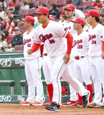 ３月の新入団選手紹介で駆け出す工藤