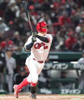 ５回、２ランを放つ大盛