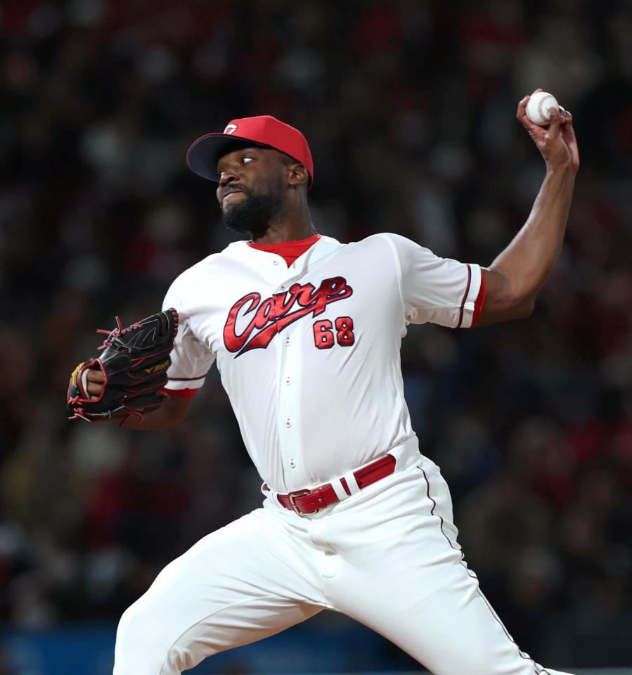 ８回から登板するハーン（撮影・北村雅宏）