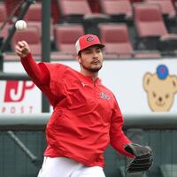 キャッチボールするターノック（撮影・北村雅宏）