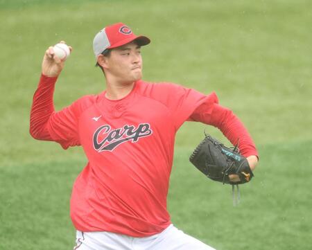 キャッチボールをする岡本（撮影・石井剣太郎）