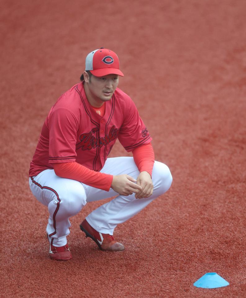 練習で汗を流す床田（撮影・石井剣太郎）